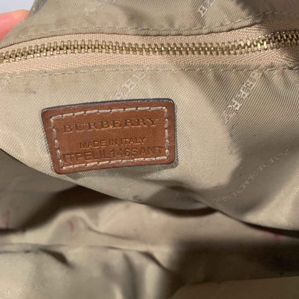 Burberry Crossbody bag - never out of fashion